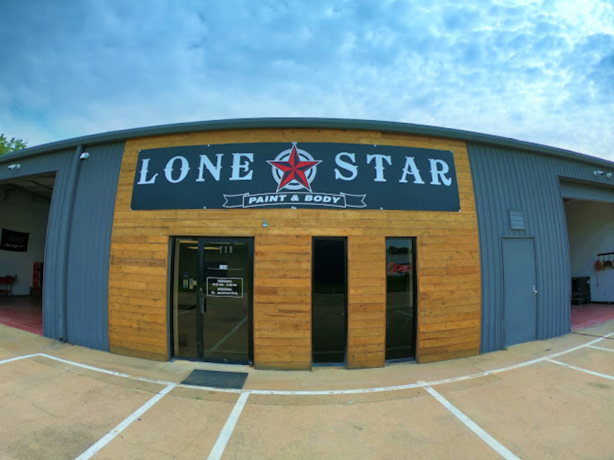 Outside Lone Star Paint and Body
